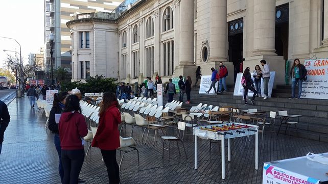 Ñoqueada de protesta en la Facultad Medicina por el comedor