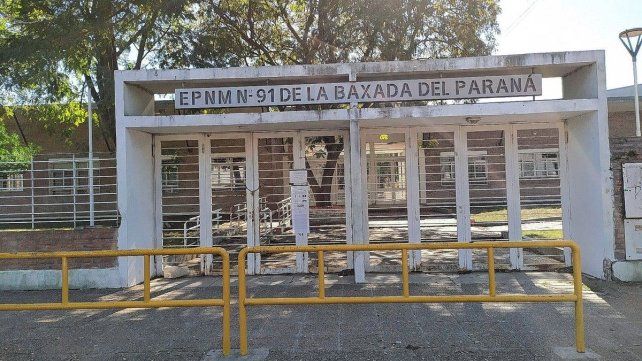Una pelea entre alumnas dentro de una escuela&nbsp; de Paraná derivó en una gresca generalizada. Intervino la Policía. Hoy se reúnen padres