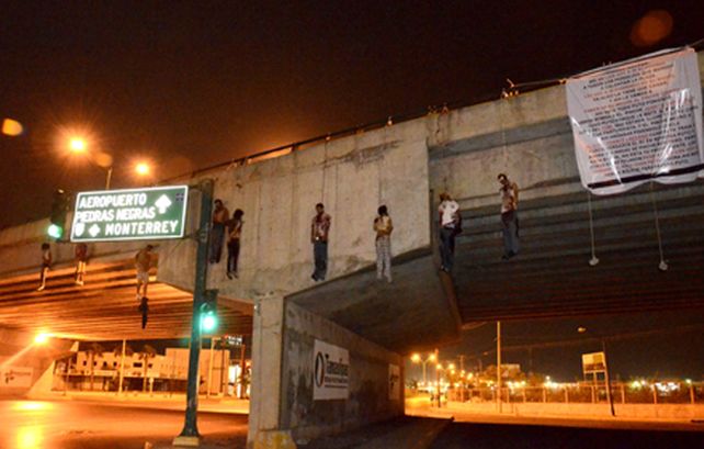 A comienzos de mes fueron encontrados 9 cuerpos colgados en un puente de Nuevo Laredo.