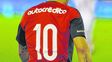 Afuera el 10. El corte de pelo con el escudo no le trajo suerte a Brian, que se lesionó el lunes en cancha de Huracán.