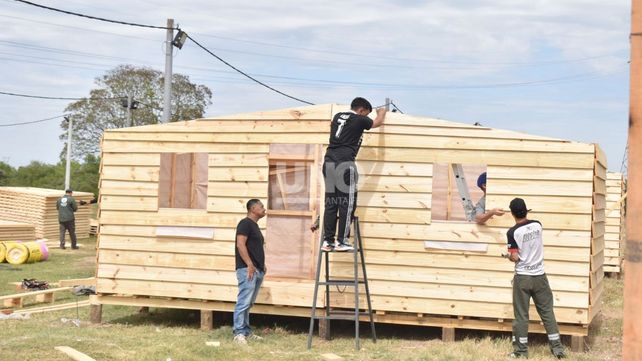 Crecida del Paraná en Santa Fe: preparan nuevos módulos y monitorean a las familias en zonas bajas