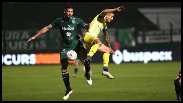 Brian Salvareschi anticipa a Alan Marinelli.