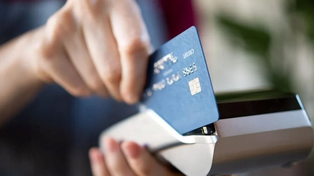 Cómo evitar los sobrecargos al dólar tarjeta en compras en el exterior