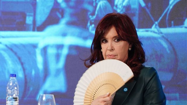 Cristina Kirchner afirmó este miércoles que la eliminación del beneficio de las millas a funcionarios públicos fue una decisión adoptada durante su gobierno.
