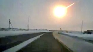 Un meteorito cayó como una bola de fuego en Rusia y dejó 1.200 heridos