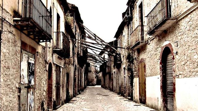 Imágenes de un pueblo fantasma de Italia abandonado tras un terremoto hace 35 años