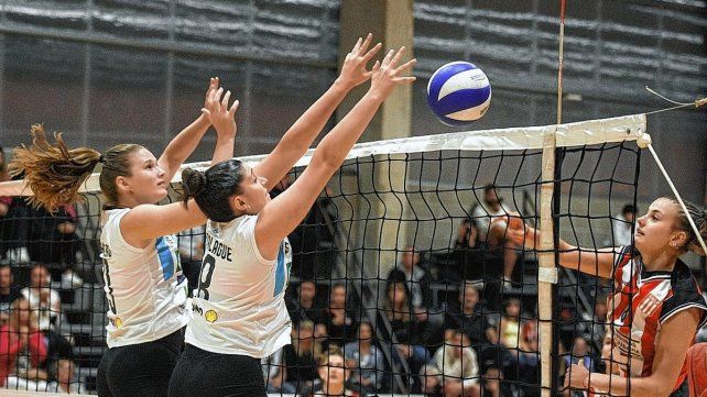 Villa Dora no pudo con Estudiantes de La Plata y fue derrotado por 3 a 0 en el estadio Jorge Luis Hirschi.