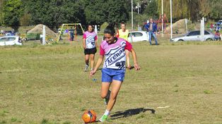 Carolina Benke disfruta de momentos inolvidables con el fútbol Femenino en Paraná.