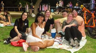 Cientos de vecinos disfrutaron del primer picnic nocturno en Parque de las Colectividades. (Foto: Juan Pablo Allegue / Municipalidad de Rosario)
