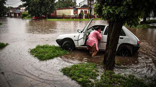 Intensa precipitación en Mar del Plata: treinta evacuados por los anegamientos