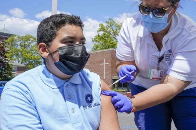 La OMS pidió que EEUU done las dosis en vez de vacunar a los adolescentes
