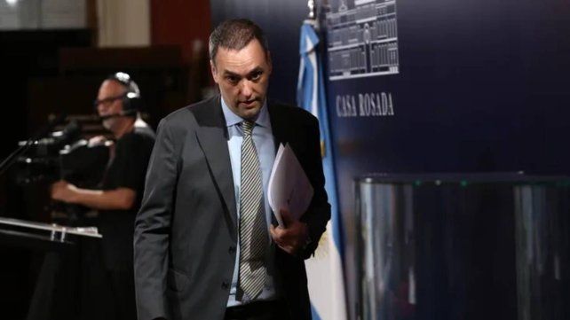 Manuel Adorni dio explicaciones sobre el viaje de su mujer a Estados Unidos.