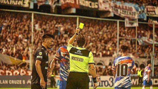 Paolo Goltz mostró su descontento por jugar poco y avisó su intención de irse de Colón en el mes de junio.