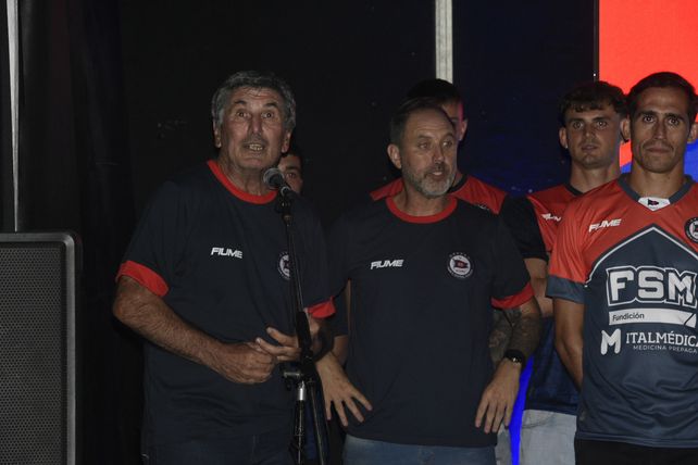 Daniel Teglia, DT de Central Córdoba, fue uno de los presentes en la ceremonia que se realizó en zona sur.