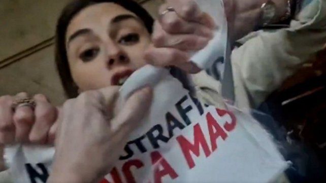 Escandalosa y violenta pelea entre Lemoine y Pagano en el Congreso Escandalosa y violenta pelea entre Lemoine y Pagano en el Congreso
