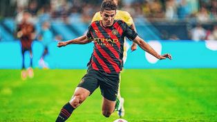 Julián Álvarez tuvo un gran debut en el equipo inglés.