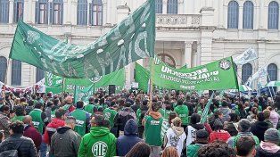 Los manifestantes del Paro de CGT CTA exigieron a Rogelio Frigerio y a legisladores el rechazo a Ley Bases y a políticas de ajuste del Gobierno de Javier Milei