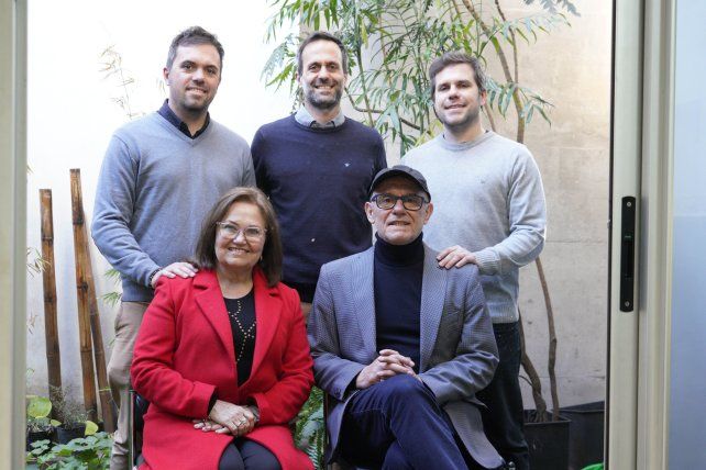 Sergio Carlachiani y Adriana Ciccoli junto a sus hijos Santiago