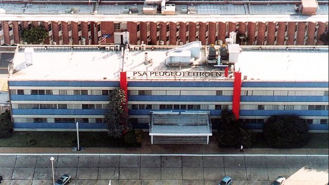 Peugeot paraliza la producción un mes y adelanta vacaciones en su planta de El Palomar .Preocupa el enfriamiento de las ventas locales y de exportación