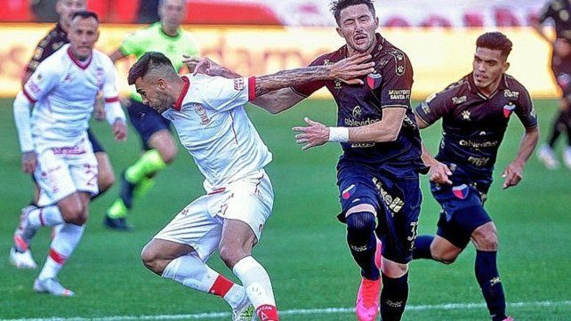 Colón intentará vencer a Huracán después de siete años en el Palacio Tomás Ducó.