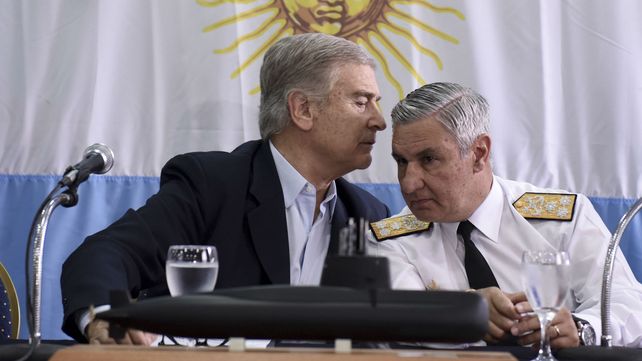 El ministro de Defensa y el jefe de la Armada durante la conferencia de esta mañana.&nbsp;
