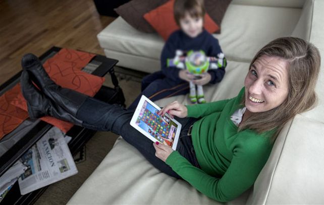 El informe arrojó además que las mujeres son más leales a los juegos móviles que descargan.
