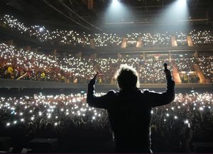 Javier Milei presentó su libro con un show de rock y críticas hacia los K