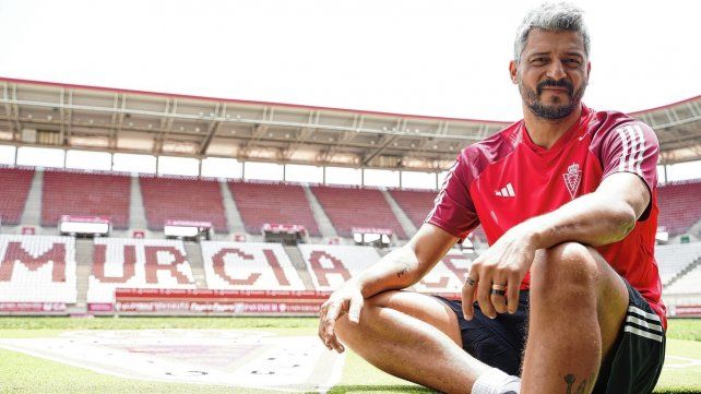 Luego de su paso por Unión, Murcia presentó a Munúa como DT