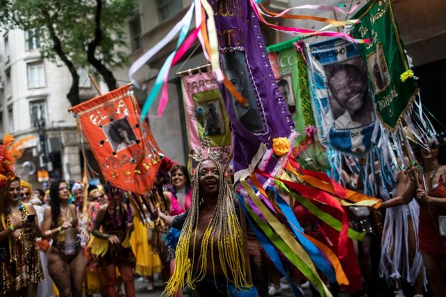 Escuelas de samba exclusivas de mujeres desafiarán en el carnaval de Río