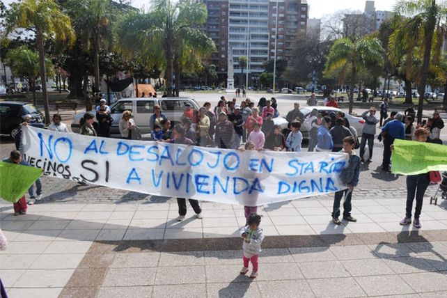 Marcharon a Casa de Gobierno en rechazo al desalojo de Santa Rita II