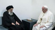 El austero gran ayatolá recibió en su casa al Papa Francisco. Fue la primera vez en la historia que un Pontífice se encuentra con un ayatolá. El austero gran ayatolá recibió en su casa al Papa Francisco. Fue la primera vez en la historia que un Pontífice se encuentra con un ayatolá.