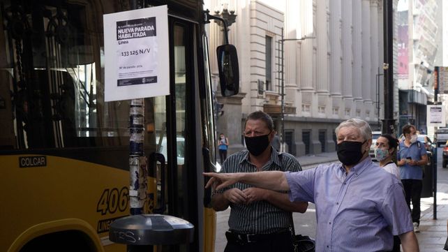 Recomiendan el uso de barbijos en el transporte público por la suba de casos de Covid