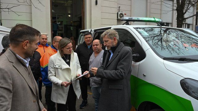 La Provincia entregó ambulancias y motos a los hospitales San Martín y San Roque de Paraná.&nbsp;