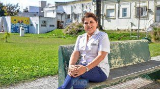Con gran vocación, Carina es enfermera hace 35 años