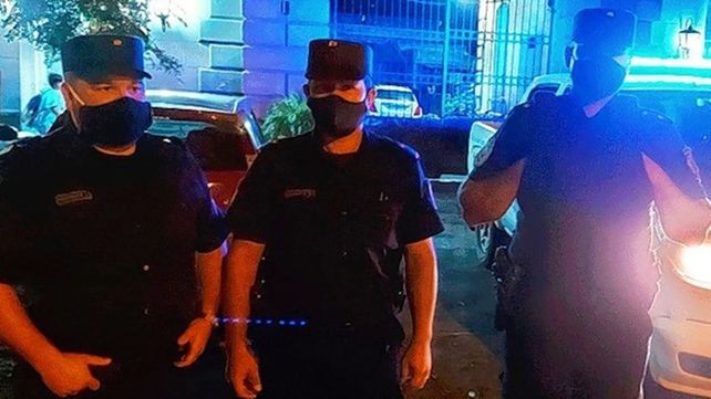 Por la demora de la ambulancia, policías ayudaron en un parto