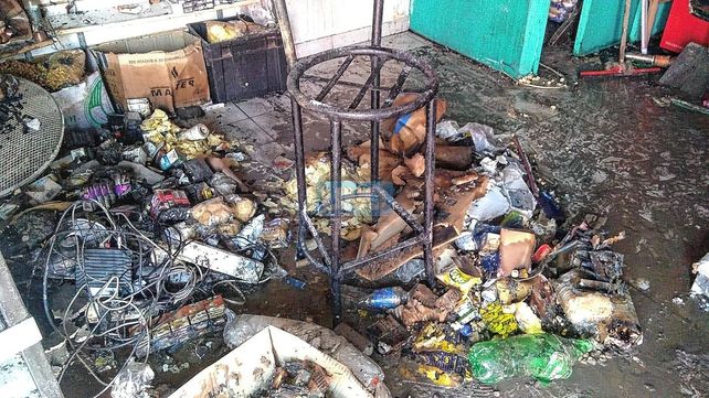 Paraná: se incendió por completo un quiosco en una esquina céntrica