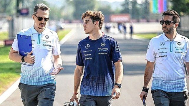 El piloto argentino recorrió la pista este jueves junto a los ingenieros de Williams.