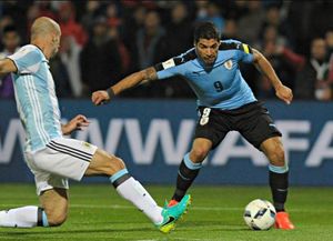Uruguay espera la llegada de Suárez para saber si podrá jugar
