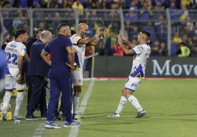 Jorge Almirón está predispuesto hacia el recambio. Apuesta por una zaga central nueva.