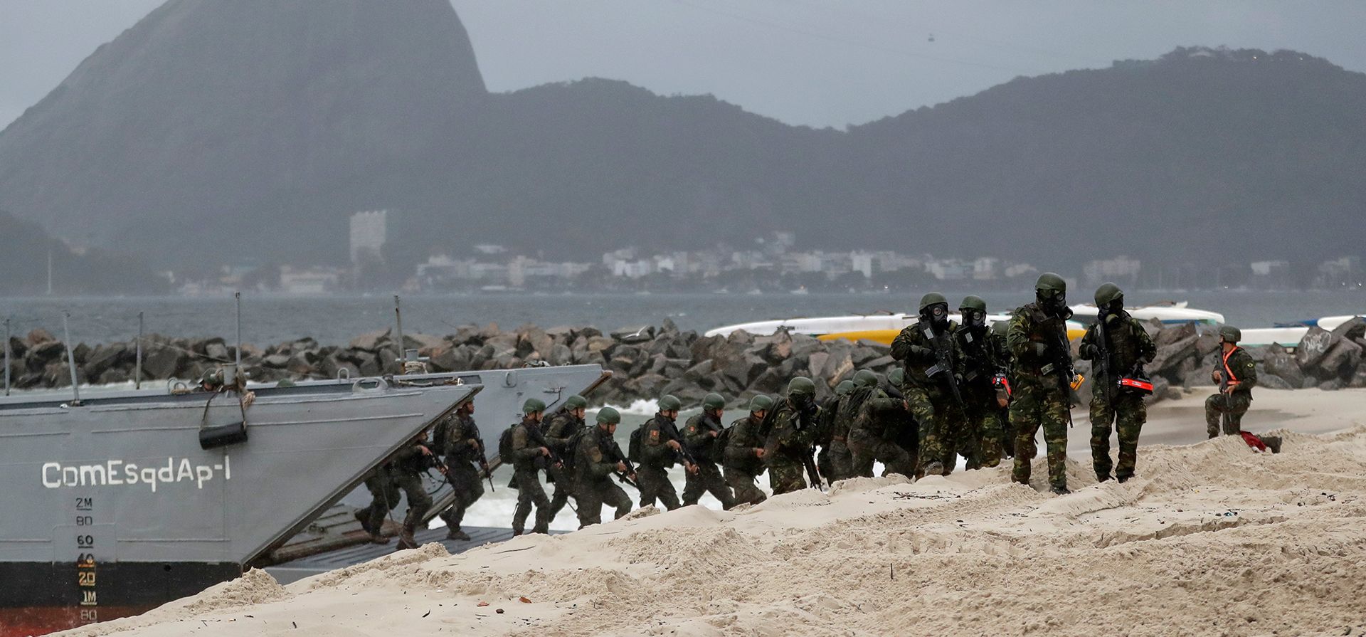 Infantes de marina de la Armada de Brasil realizan ejercicios en la playa de Gloria, preparándose para brindar seguridad durante la 17ª Cumbre anual de los BRICS en Río de Janeiro, el viernes 4 de julio de 2025. (Foto AP/Bruna Prado) Infantes de marina de la Armada de Brasil realizan ejercicios en la playa de Gloria, preparándose para brindar seguridad durante la 17ª Cumbre anual de los BRICS en Río de Janeiro, el viernes 4 de julio de 2025. (Foto AP/Bruna Prado)