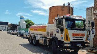 Los Bomberos Voluntarios debieron acudir al hospital para cargar los tanques de agua.