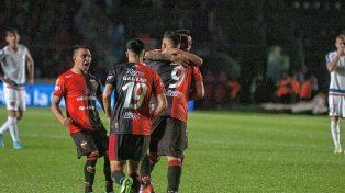 Colón festejó ante su gente.