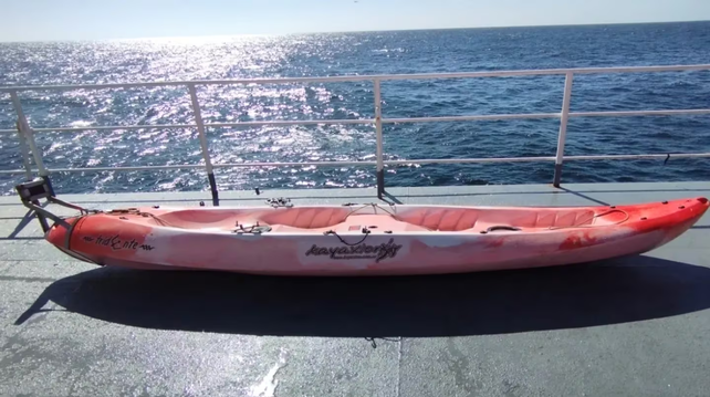 El kayak hallado mar adentro frente a Villa Gesell fue recuperado por un patrullero.&nbsp;