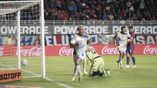 La pelota en la red, Enzo Copetti empieza a gritarlo. El 9 le dio a Rosario Central un gran triunfo sobre San Lorenzo.