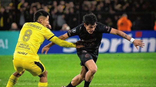 Platense empató con Peñarol y quedó muy cerca de meterse en octavos de final.