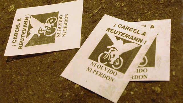 Reutemann no fue a juicio por su responsabilidad política en la represión de 2001 en Rosario y la inundación de Santa Fe en 2003.&nbsp;