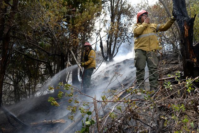 El fuego desatado en El Bolsón se extendió hasta El Maitén, en la provincia de Chubut