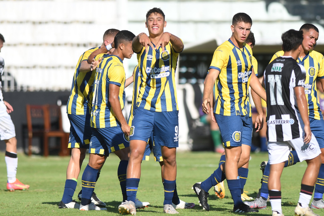 Alejo Veliz hizo dos goles en el triunfo de la reserva de Central por 3 a 0.