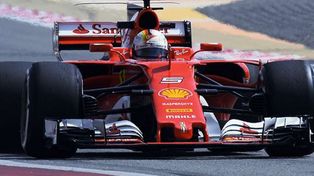 Vettel festejó en Bahréin y lidera el campeonato