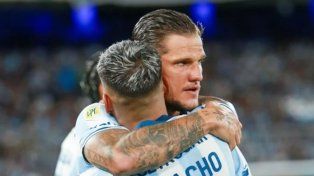 Bruno Zuculini y Matías Zaracho, dos futbolistas formados en la cantera de Racing.&nbsp;
